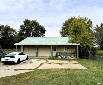 510 W Walnut St, Mason City, IL 62664 - photo 4