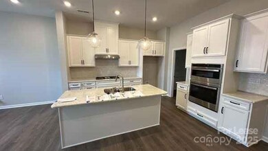 5810 Coulee Ln, Charlotte, NC 28215 - photo 6