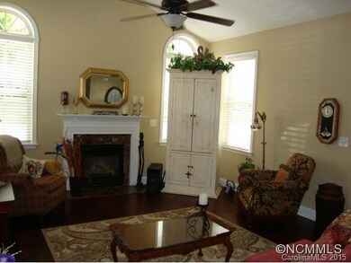 Vaulted Ceiling!