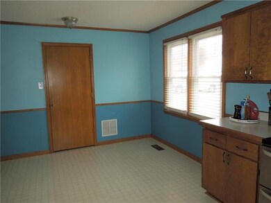 Great space for kitchen table!