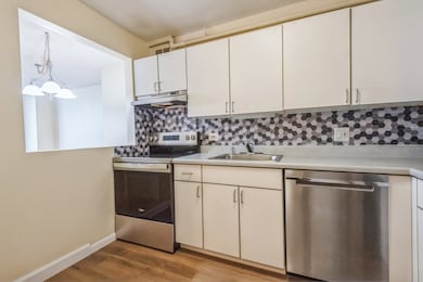 unlisted-address, Chicago, IL 60611 - photo 5