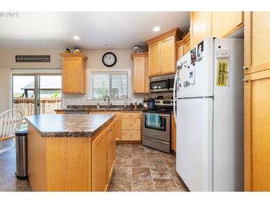 735 Burghardt Dr, Molalla, OR 97038 - photo 3