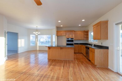 759 Meadowbrook Dr, Central Point, OR 97502 - photo 5