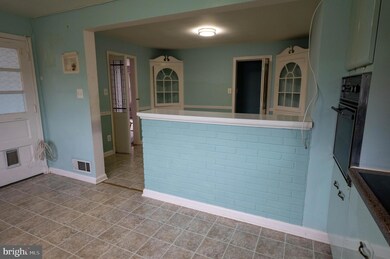 5855 Glen Forest Dr, Falls Church, VA 22041 - photo 6