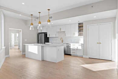 Bright kitchen w under cabinet lighting!