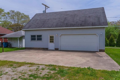 515 S Division St, Chenoa, IL 61726 - photo 2