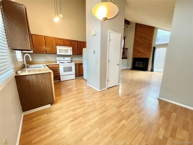 3815 S Genoa Cir unit B, Aurora, CO 80013 - photo 4