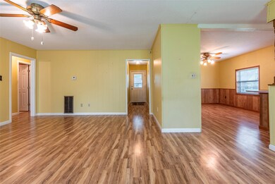 305 Sycamore St, Alvin, TX 77511 - photo 6