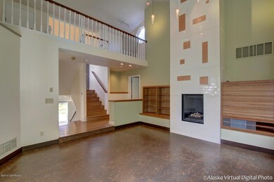 Living Room/Balcony