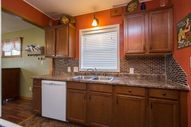 1936 W 7th St, Waterloo, IA 50702 - photo 4