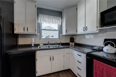 152 Getchell Ave, Woonsocket, RI 02895 - photo 3