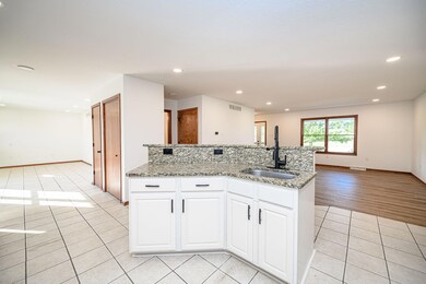 58-web-or-mls-7400-e-st-charles-rd