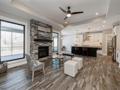 10009 Hidden Valley Dr, Johnston, IA 50131 - photo 6