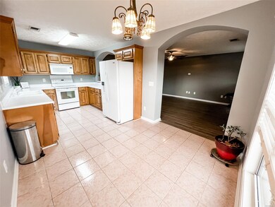 Kitchen with eat-in dining area