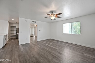 3065 N 67th Ave unit 215, Phoenix, AZ 85033 - photo 5