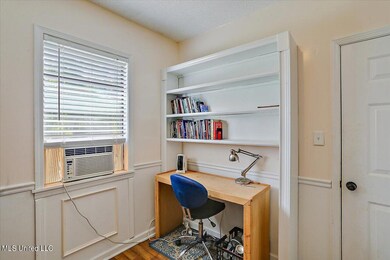 05-300 Royal Oak Dr