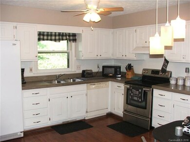 202 Kimberly Ann Dr, Hendersonville, NC 28792 - photo 6