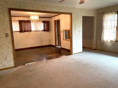 136 N Gretta Ave, Waukegan, IL 60085 - photo 5