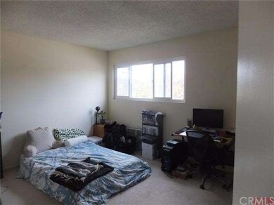 2 nicely sized bedrooms upstairs
