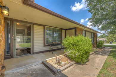 300 S Hemlock Ave, Broken Arrow, OK 74012 - photo 3