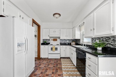 3812 N Division St, Davenport, IA 52806 - photo 6