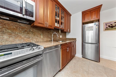 218-02 73rd Ave unit Upper, Oakland Gardens, NY 11364 - photo 2