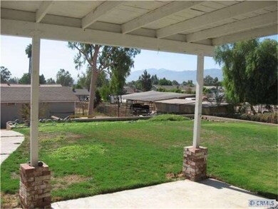 Another view of the back patio and back yard!!