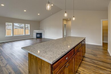 711 NW Rimrock Dr, Redmond, OR 97756 - photo 6