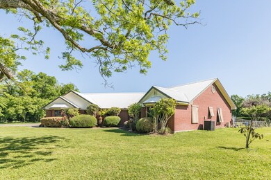 521 E Front St, Brazoria, TX 77422 - photo 5