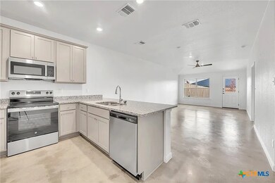 908 Smoke Tree Ln unit B, Killeen, TX 76543 - photo 3