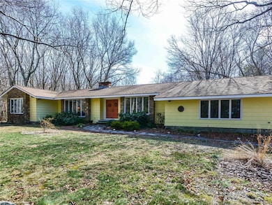 25 Jefferson Rd, North Smithfield, RI 02896 - photo 2