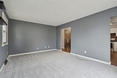 1728 Southview Dr NW, Cedar Rapids, IA 52405 - photo 3