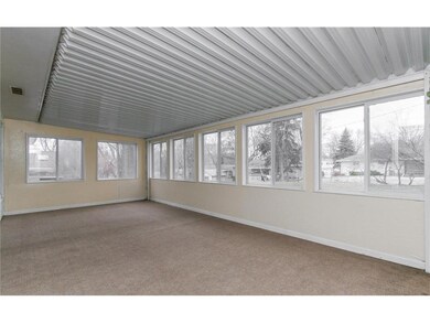Huge 3 Seasons room with newer windows