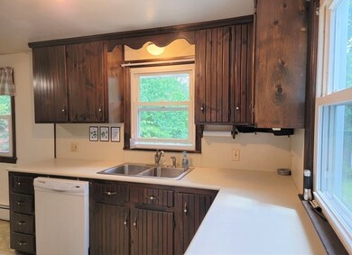 112 Roy St, Ludlow, MA 01056 - photo 3