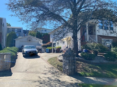 302 Lightner Ave, Staten Island, NY 10314 - photo 2