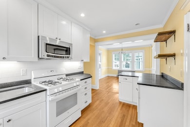 615 Lagrange St, West Roxbury, MA 02132 - photo 4