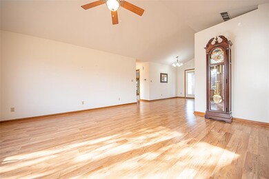 5182 E Harvard Ct, Columbus, IN 47203 - photo 3