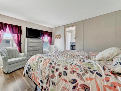 128 Saint Martins Way, Apollo Beach, FL 33572 - photo 4