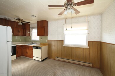 Eat-In-Kitchen