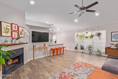 FIREPLACE AND BREAKFAST BAR