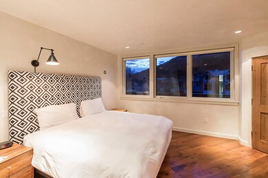 Ice House 415 - Master Bedroom