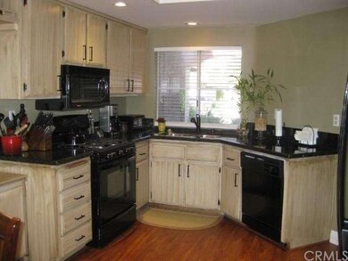Large entertainer's size kitchen with newer granit