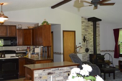 great room w vaulted ceiling