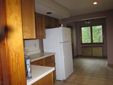 Kitchen/ Breakfast Nook