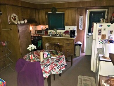 Large eat-in kitchen to enjoy family meals.