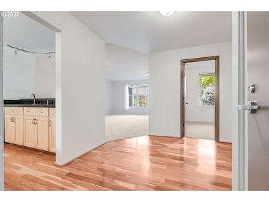 205 S Montgomery St unit B204, Portland, OR 97201 - photo 6