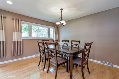 2313 Robincrest Ln, Glenview, IL 60025 - photo 2