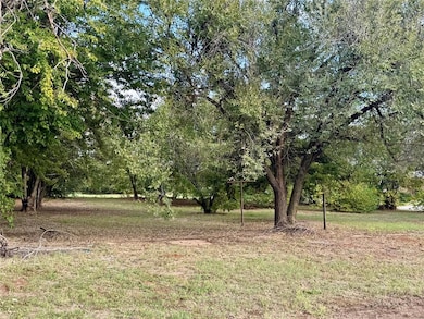 502 N 3rd St, Chickasha, OK 73018 - photo 3