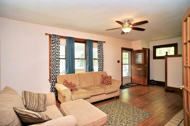 206 N Warren Avenue Living Room
