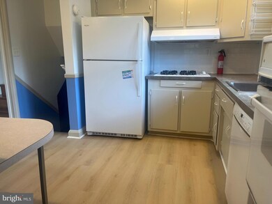 212 Elpin Dr W, Catonsville, MD 21228 - photo 3